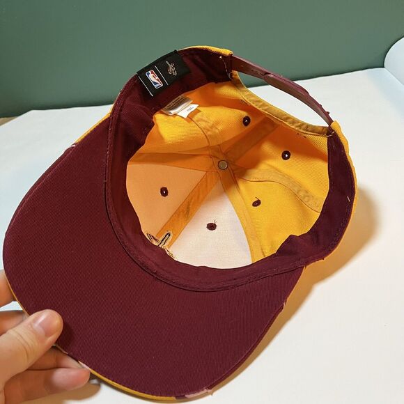 Adidas Cleveland Cavaliers Cavs Gold/Wine 2-Tone Structured Adjustable Youth Hat - Picture 3 of 6